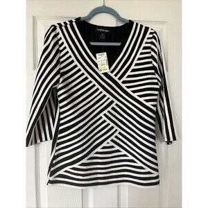 T&W Designs Black & White Pullover Short Sleeve Blouse Size Medium NWT Classic